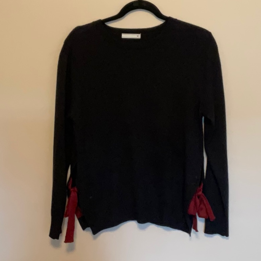 WL / Black Sweater with Red Ties